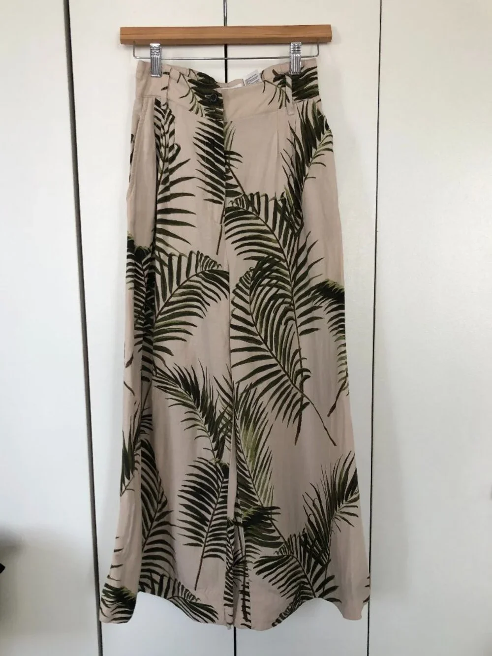 H&M Beige Green Tropical Palm Leaf Linen Blend Wide Leg Culotte Pants 12 102-09